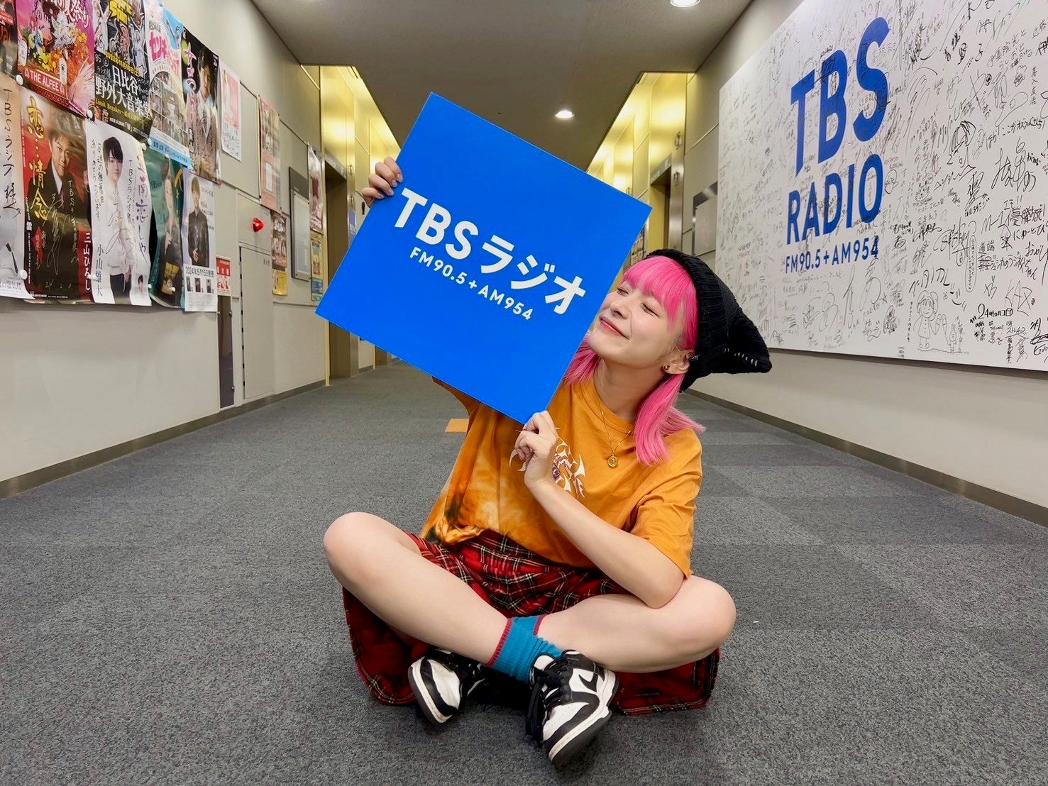 74956A5B-AAEC-4F21-A93F-