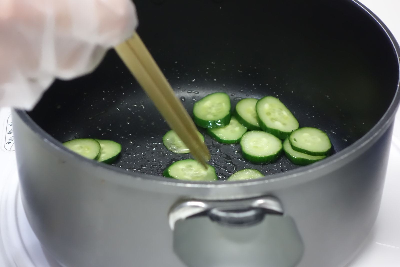 パンサー向井慧が挑戦した キュウリのスープ レシピはこちら トピックス Tbsラジオ Fm90 5 Am954 何かが始まる音がする