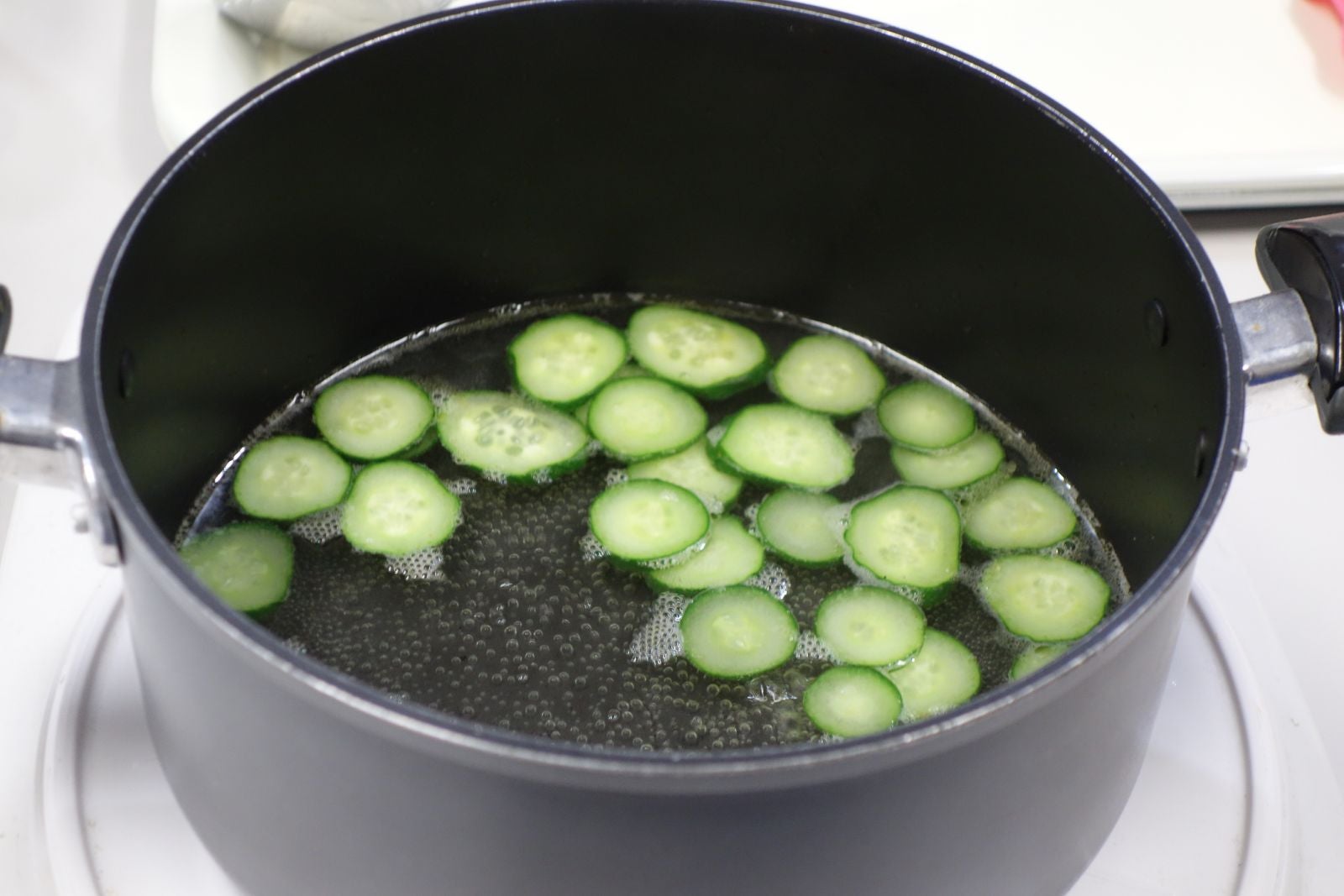 パンサー向井慧が挑戦した キュウリのスープ レシピはこちら トピックス Tbsラジオ Fm90 5 Am954 何かが始まる音がする