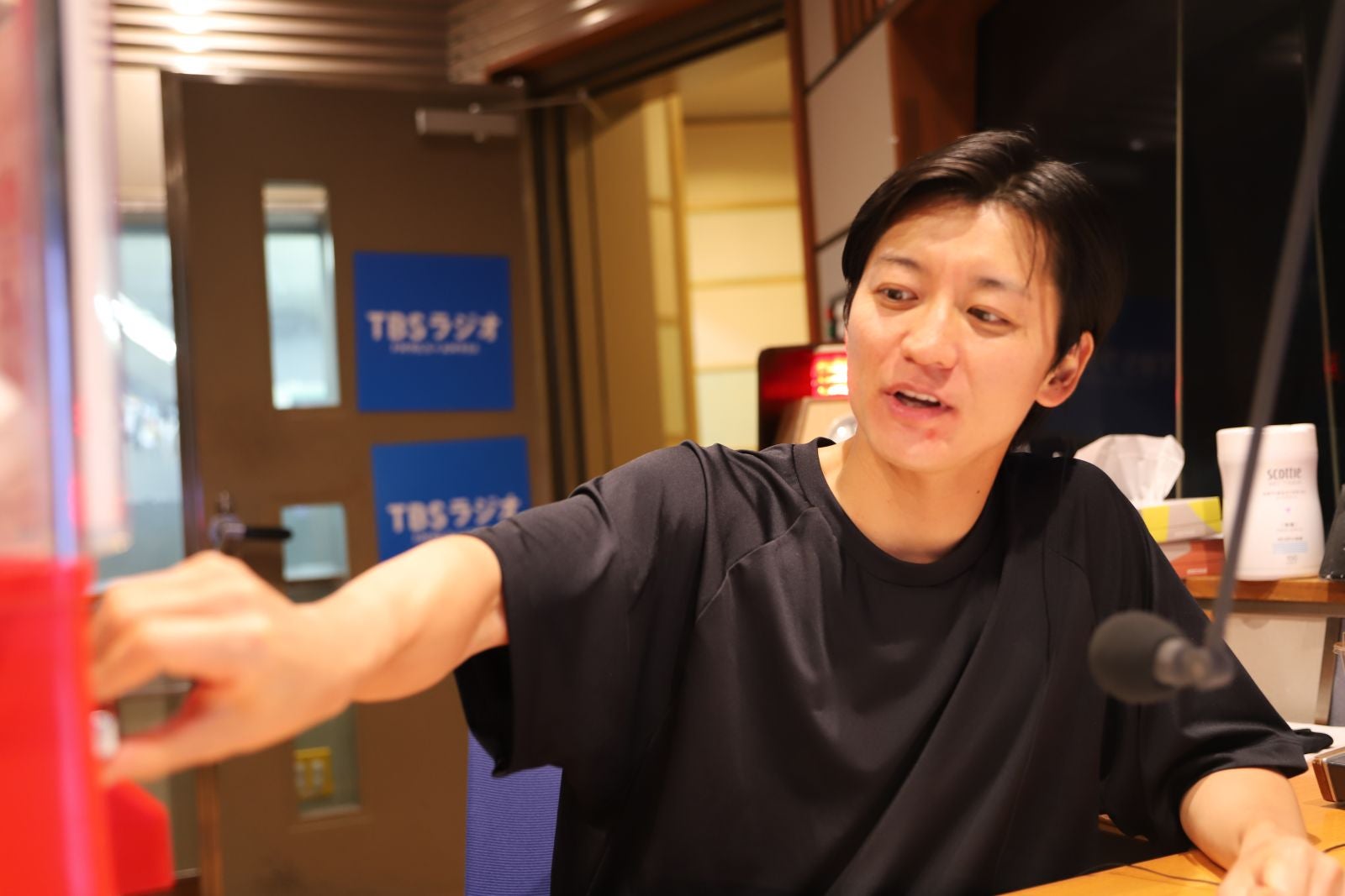モータースポーツの実況でも知られるサッシャさん登場！フォーミュラーEを実況するために選んだ車はまるでラジコン？ | 無料のアプリでラジオを ...