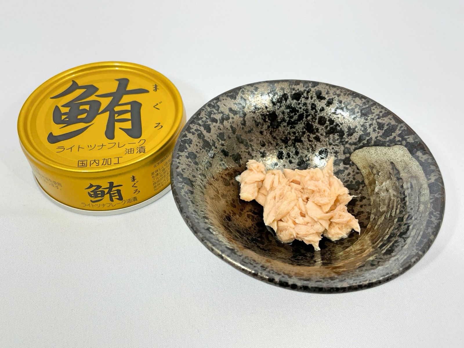 パウチ式『シーチキン』の中から“生きたウジ虫”が這い出て…動画