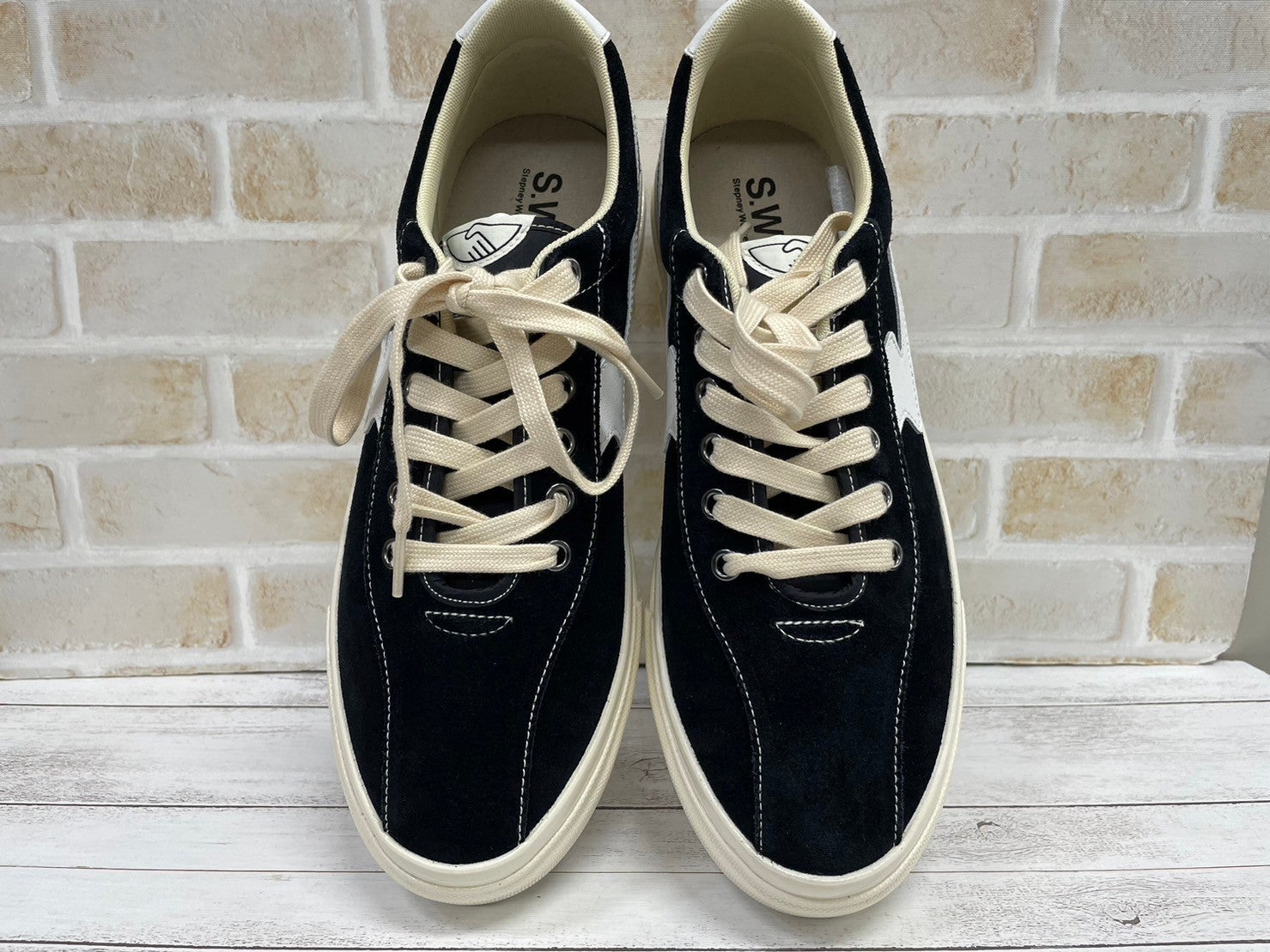 今、最強にカッコいいスニーカーを買うなら、 “革靴っぽい”が