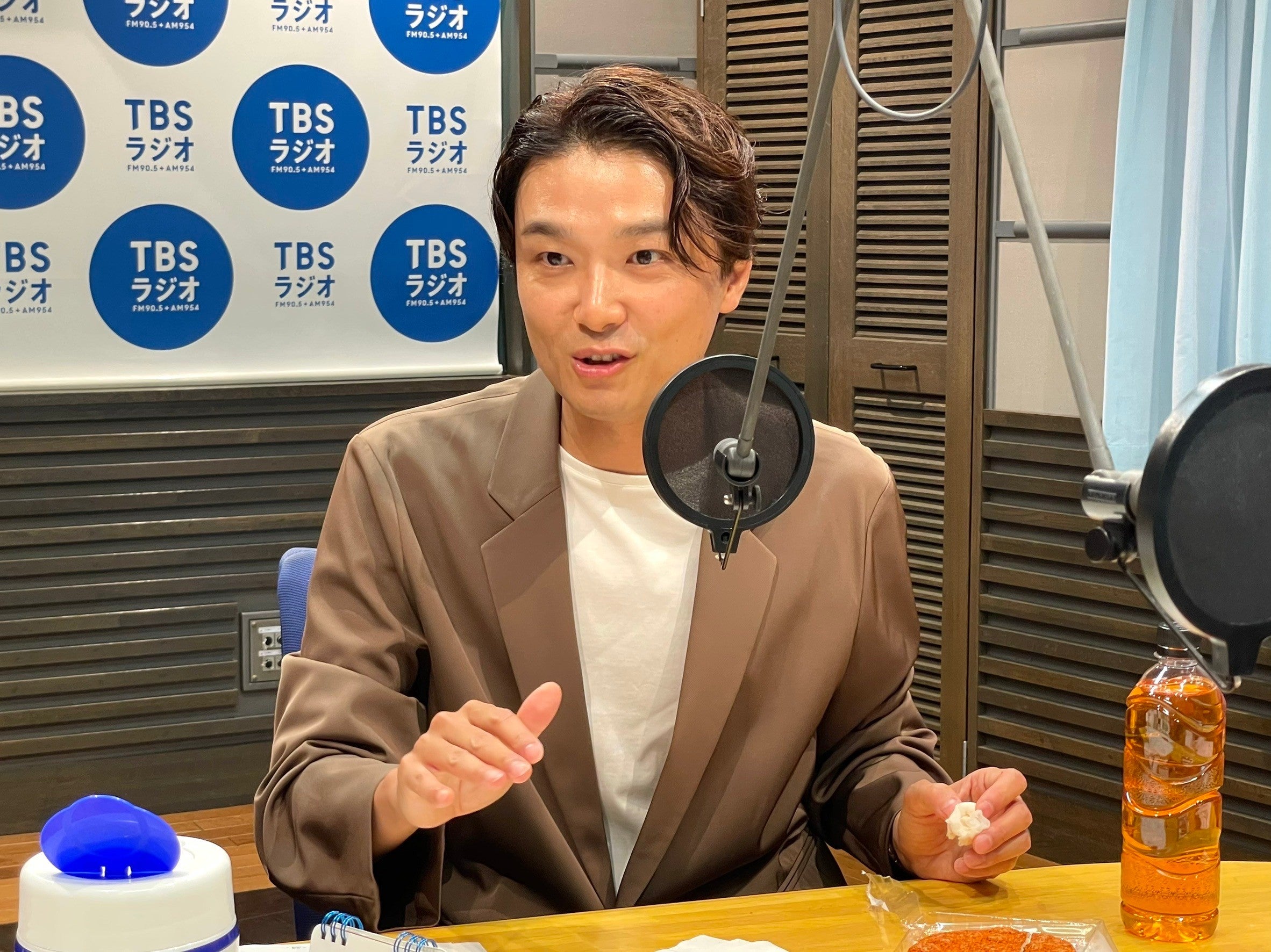 井上芳雄さんが語りたいお菓子は「辛旨の、一味煎餅」「お高いけど納得