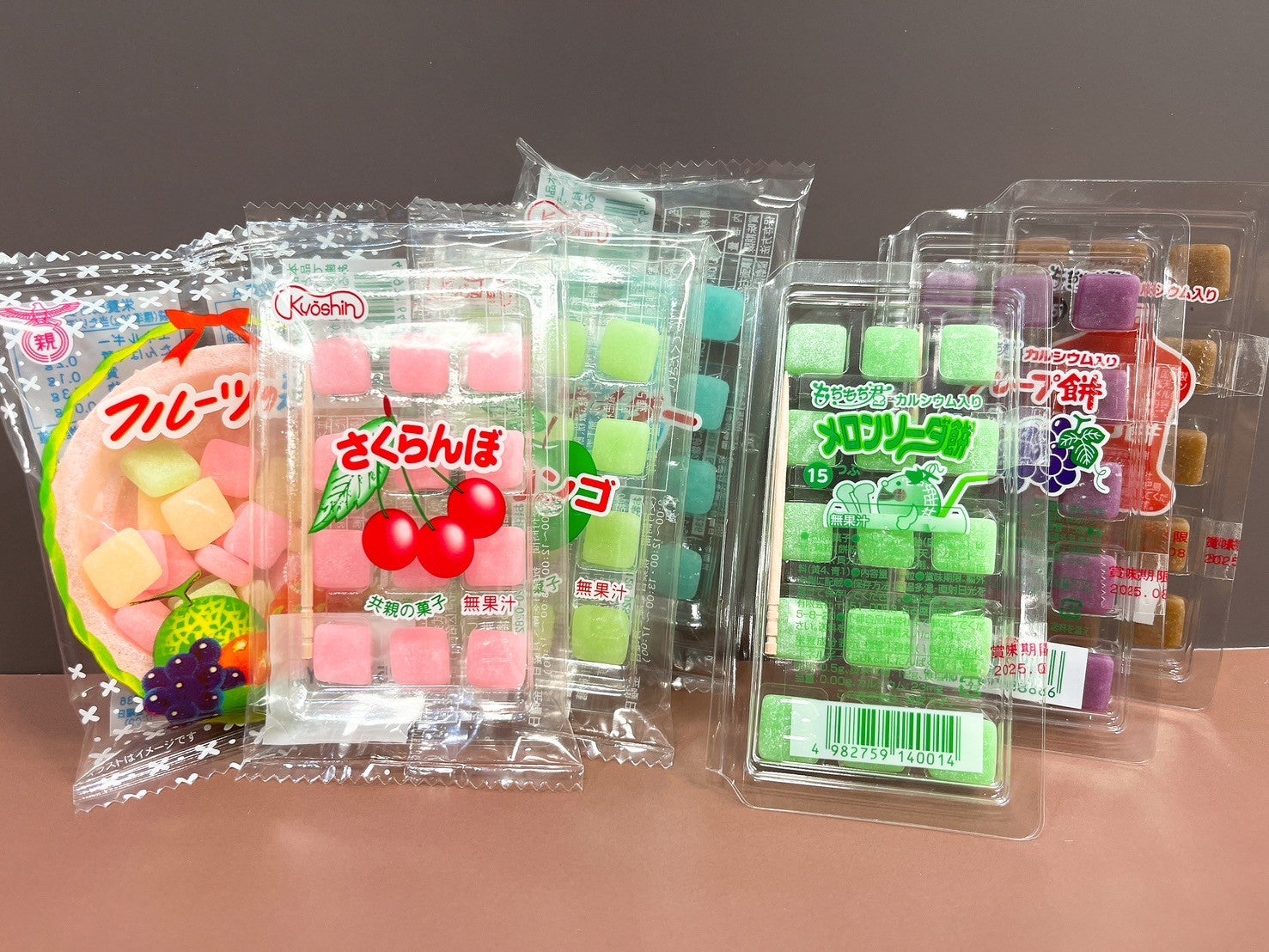 つまようじで食べる”あの四角い駄菓子”って餅？グミ？なぜ人気？駄菓子屋研究家に聞いてみました | TBSラジオ