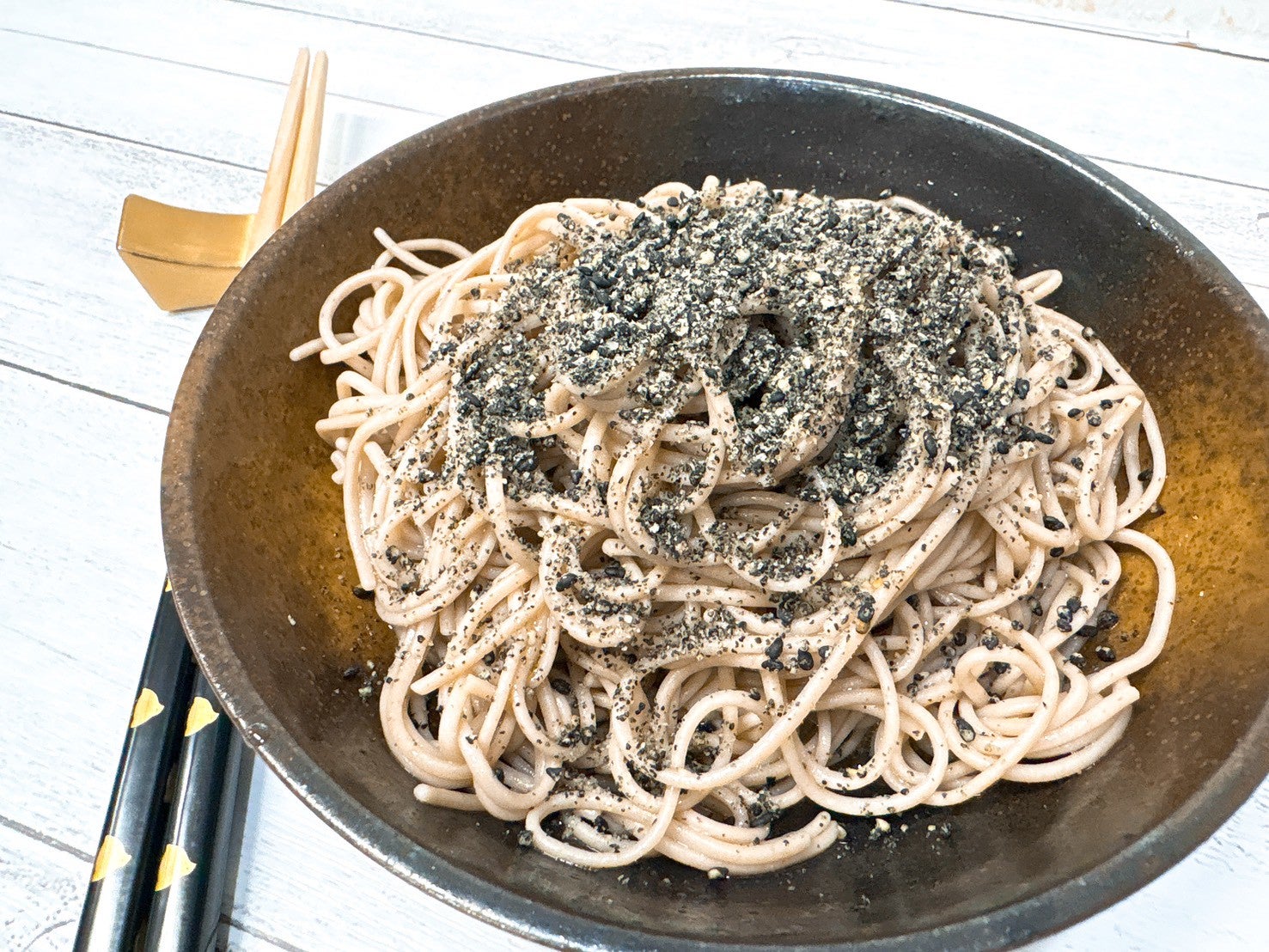 蕎麦を茹でて30秒!!ヘルシー食 韓国えごま油麺”トゥルキルム