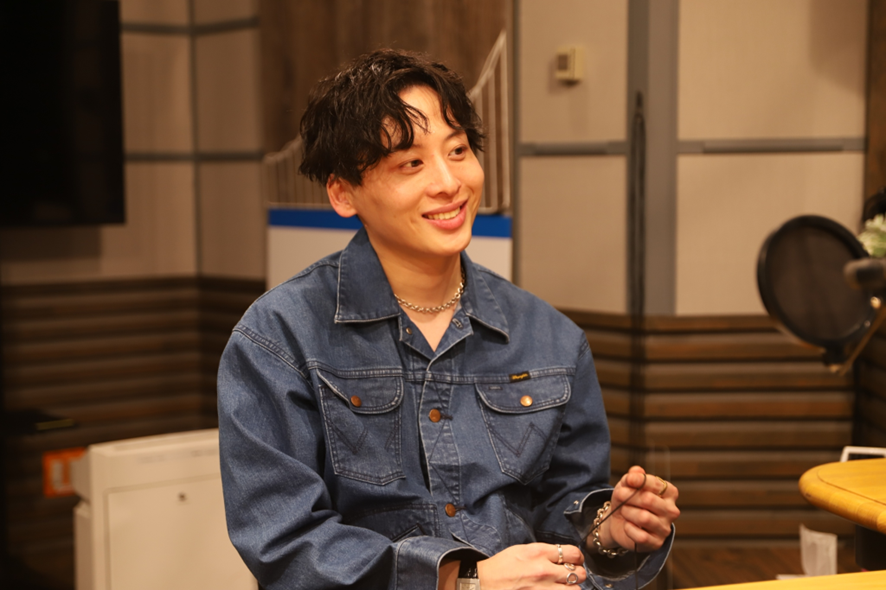 4月から『TALK ABOUT』のMCを務めるMAZZEL・KAIRYUが登場！意気込みを