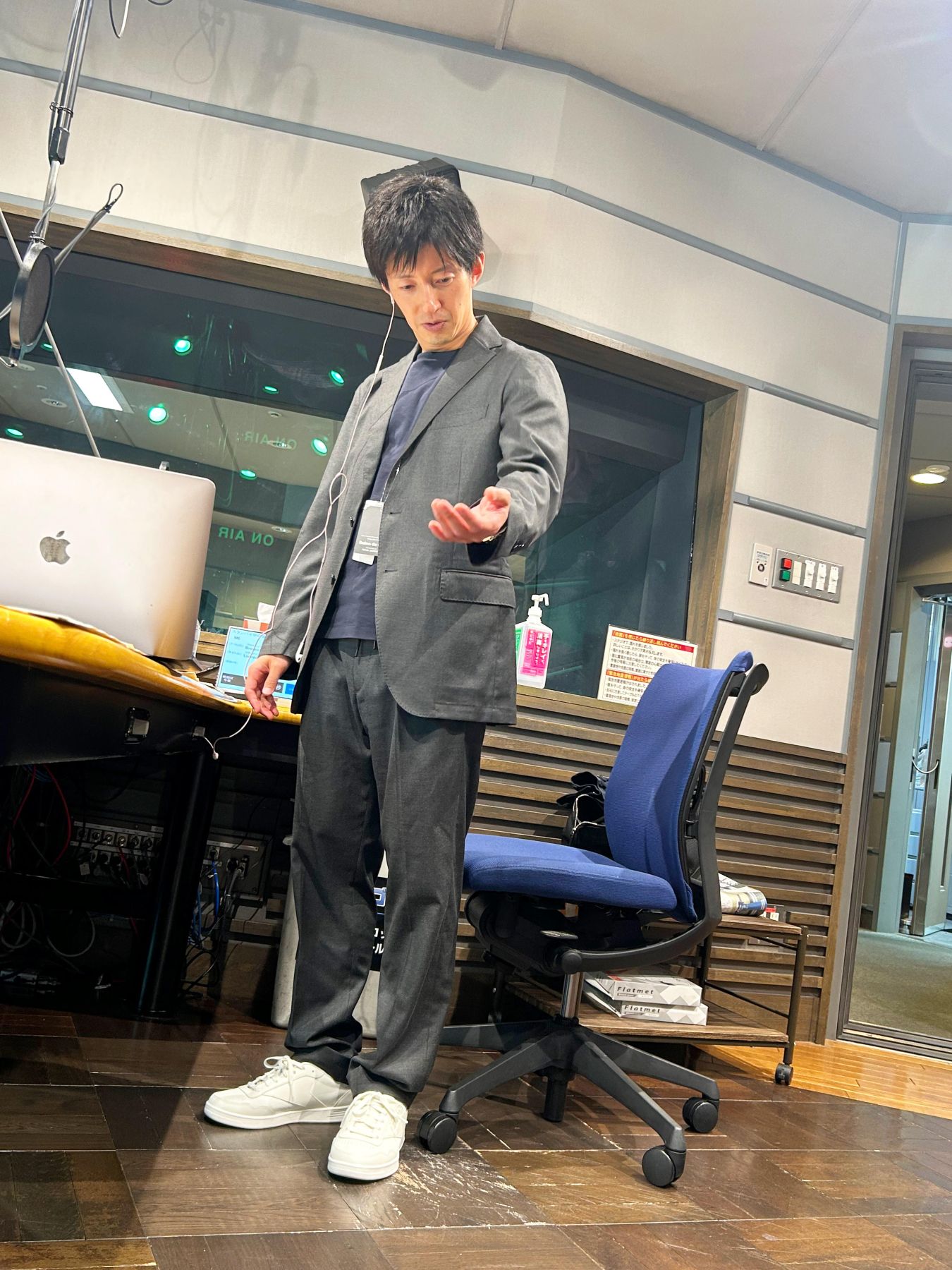 美品 GABRIELE PASINI パジーニ グレー 無地 ジャケット 44 美品