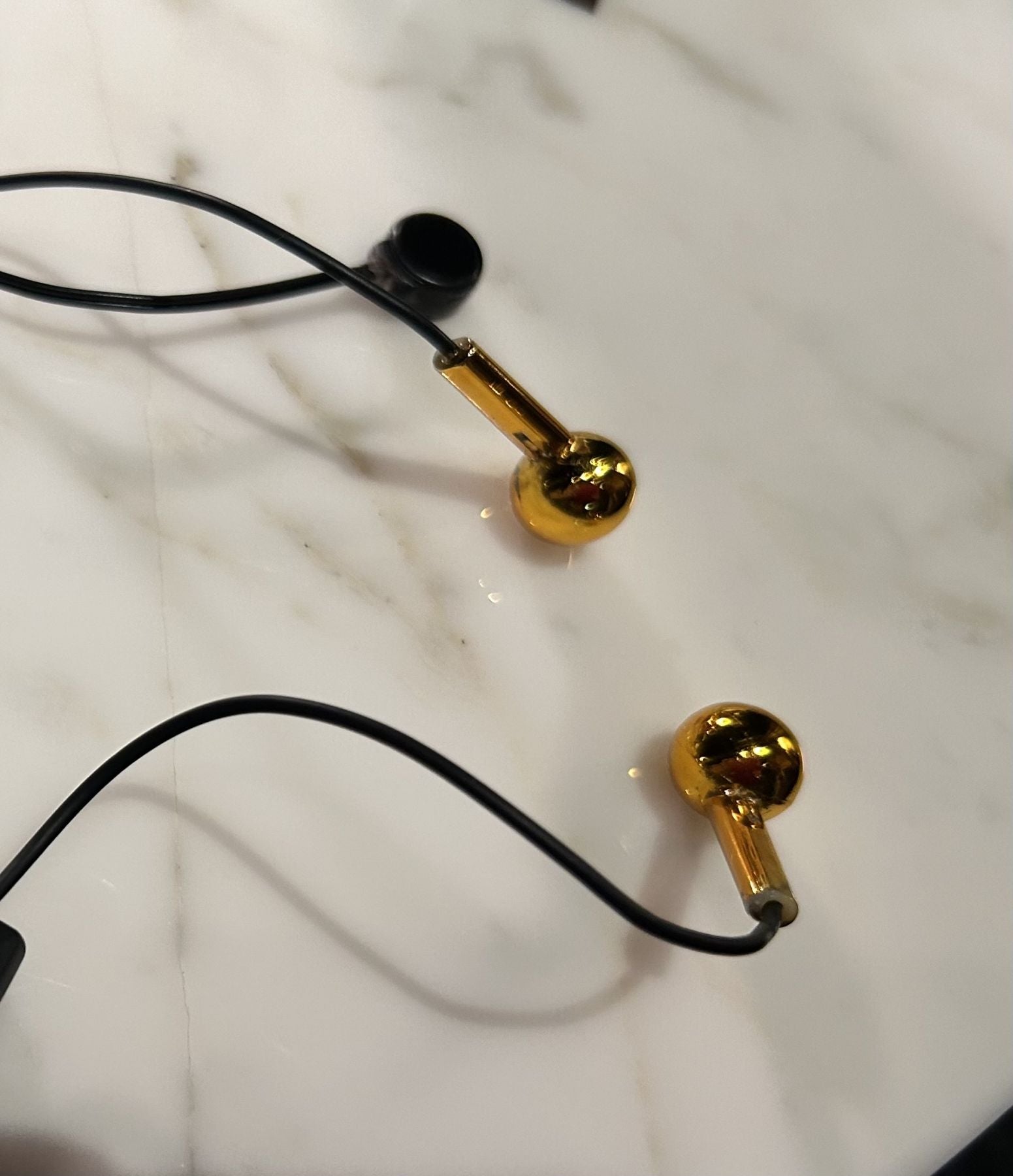 今日登校中に使用したイヤホン 【公式通販】