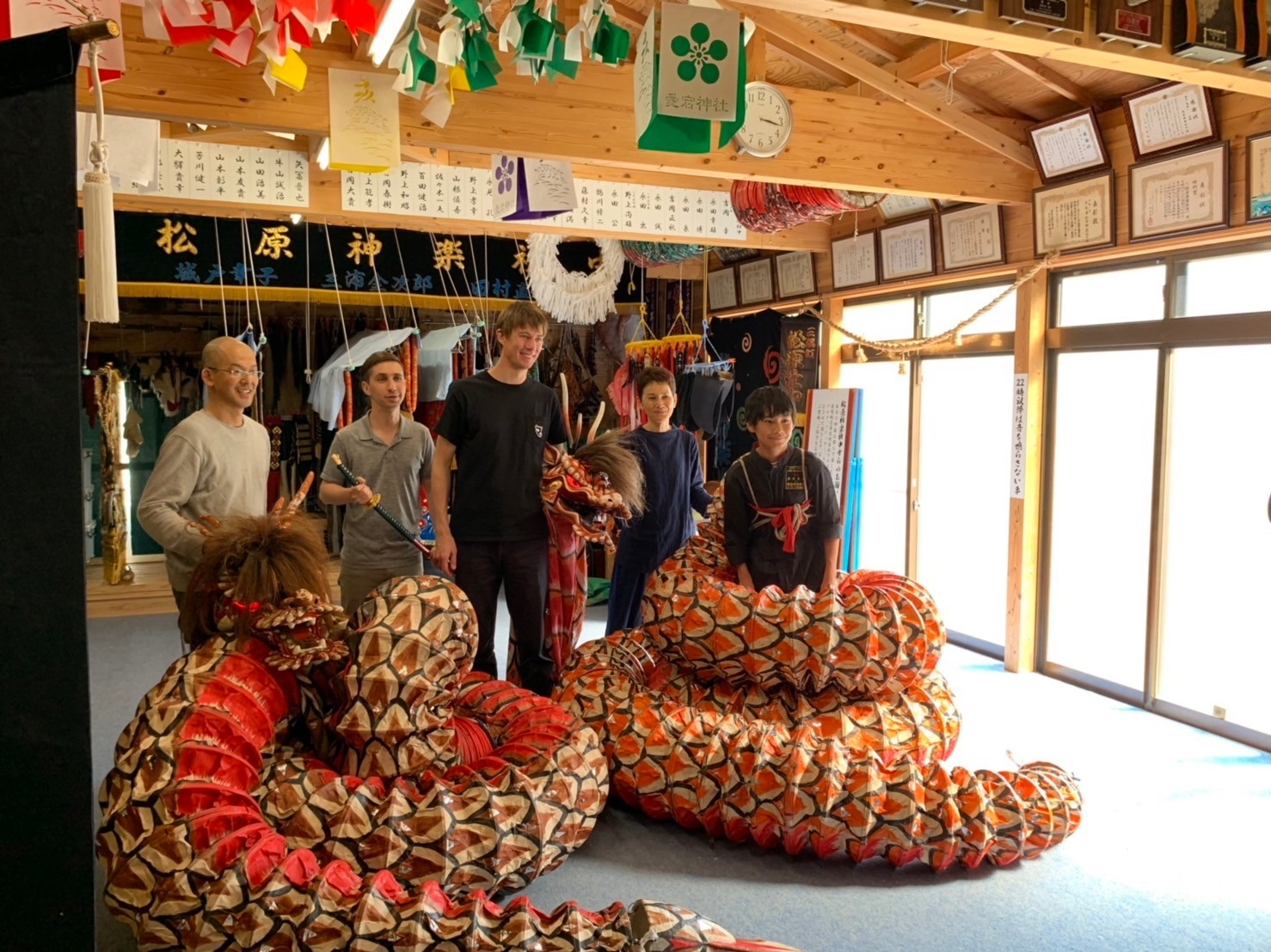 島根県浜田市で伝統芸能「石見神楽」の衣裳を体験しよう！ | TBSラジオ