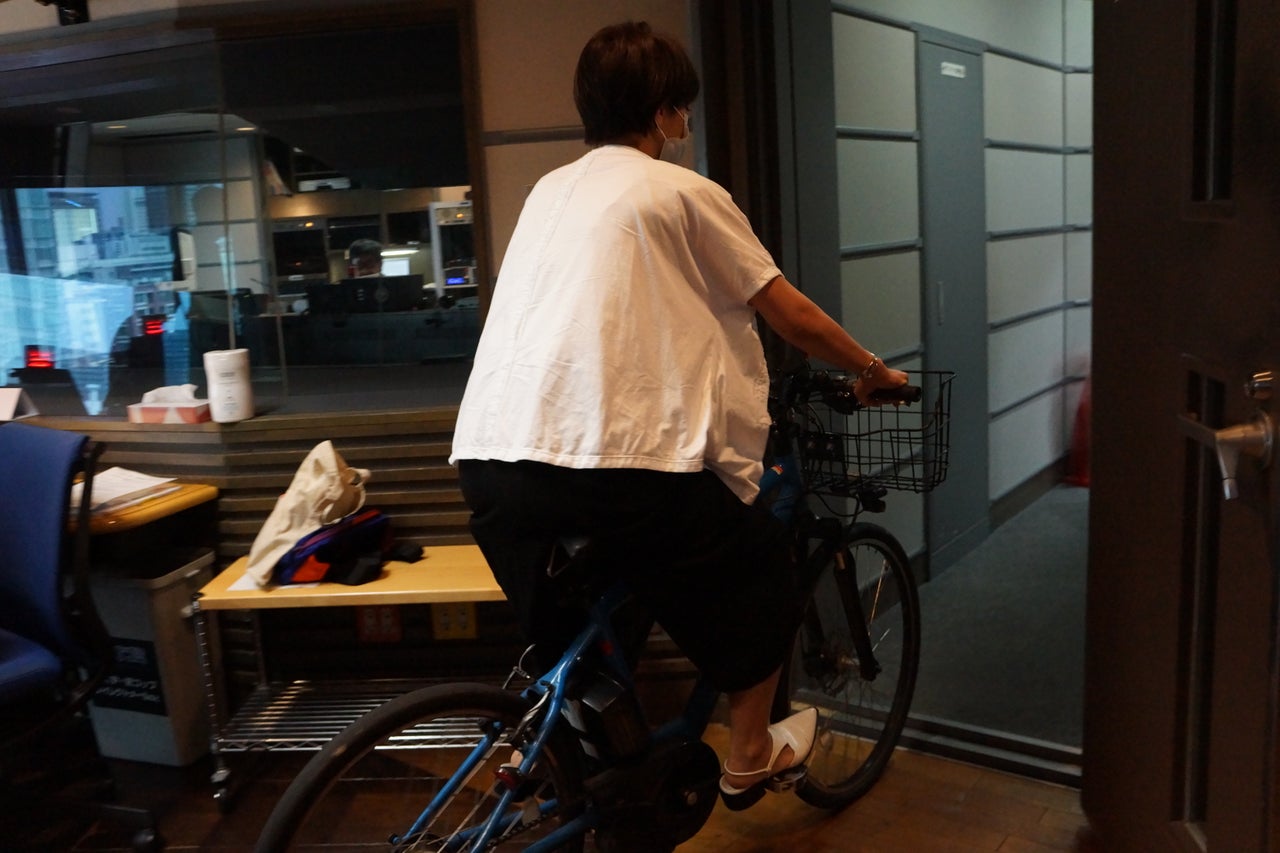 土屋礼央の自転車に乗ってスタジオから出ていくmc赤江珠緒 トピックス Tbsラジオ Fm90 5 Am954 何かが始まる音がする