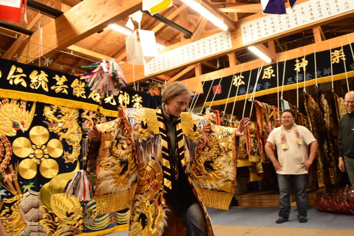 島根県浜田市で伝統芸能「石見神楽」の衣裳を体験しよう！ | TBSラジオ