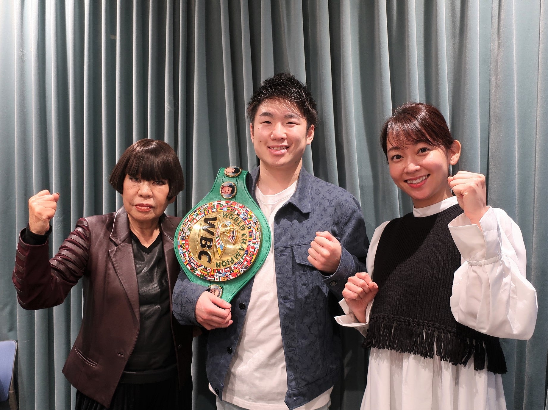 WBC世界ライトフライ級チャンピオン寺地拳四朗直筆サイン色紙 2025年