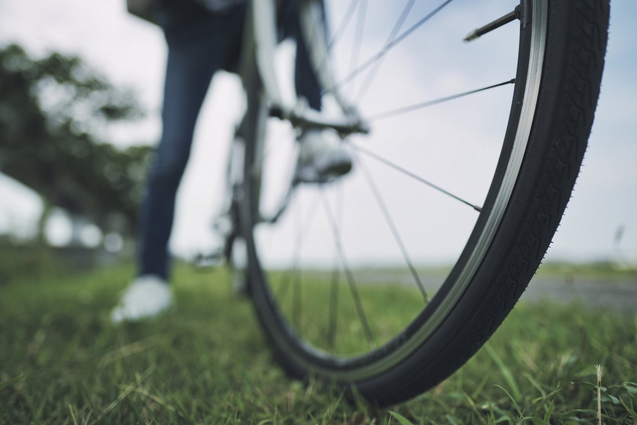 ノーヘル爆走。アシスト自転車とそっくりな「フル電動自転車」が危ない 