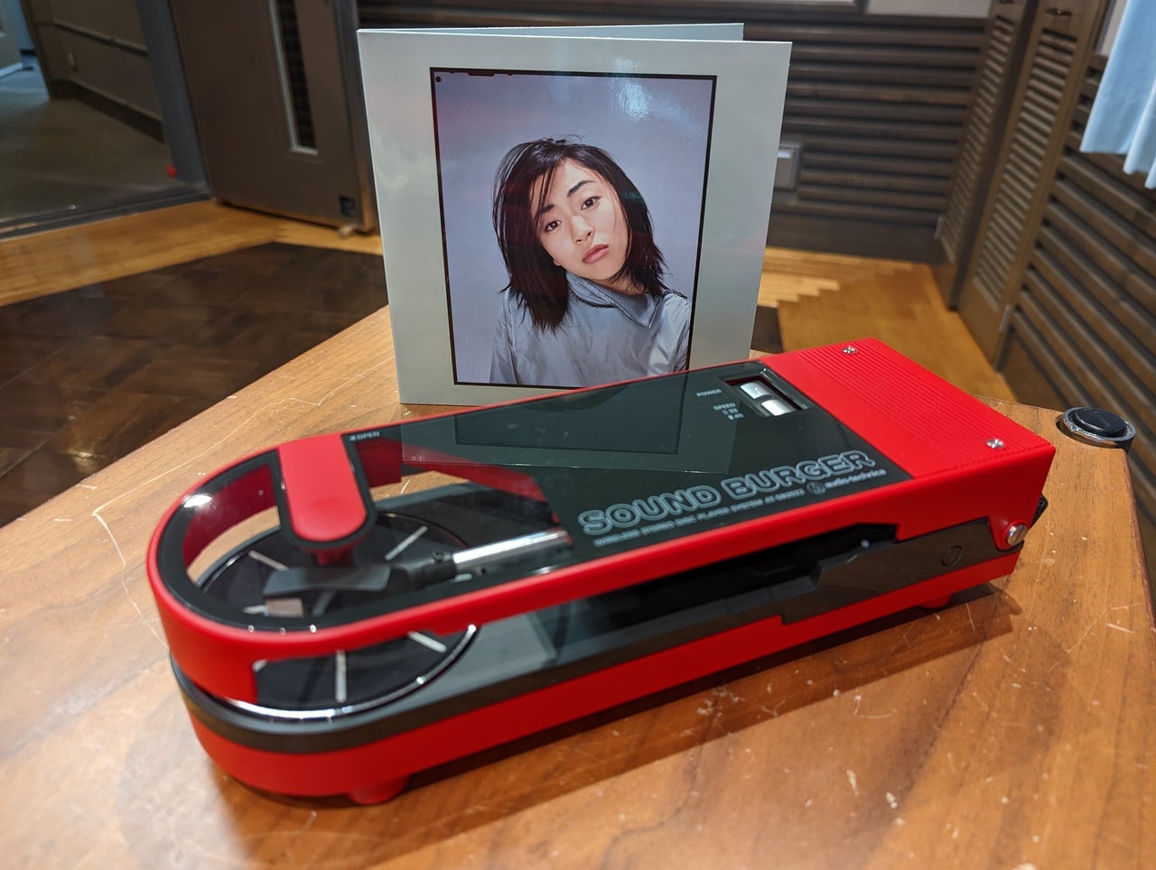ブーム再燃中！レコードプレーヤーはクリスマスプレゼントにもおすすめ 