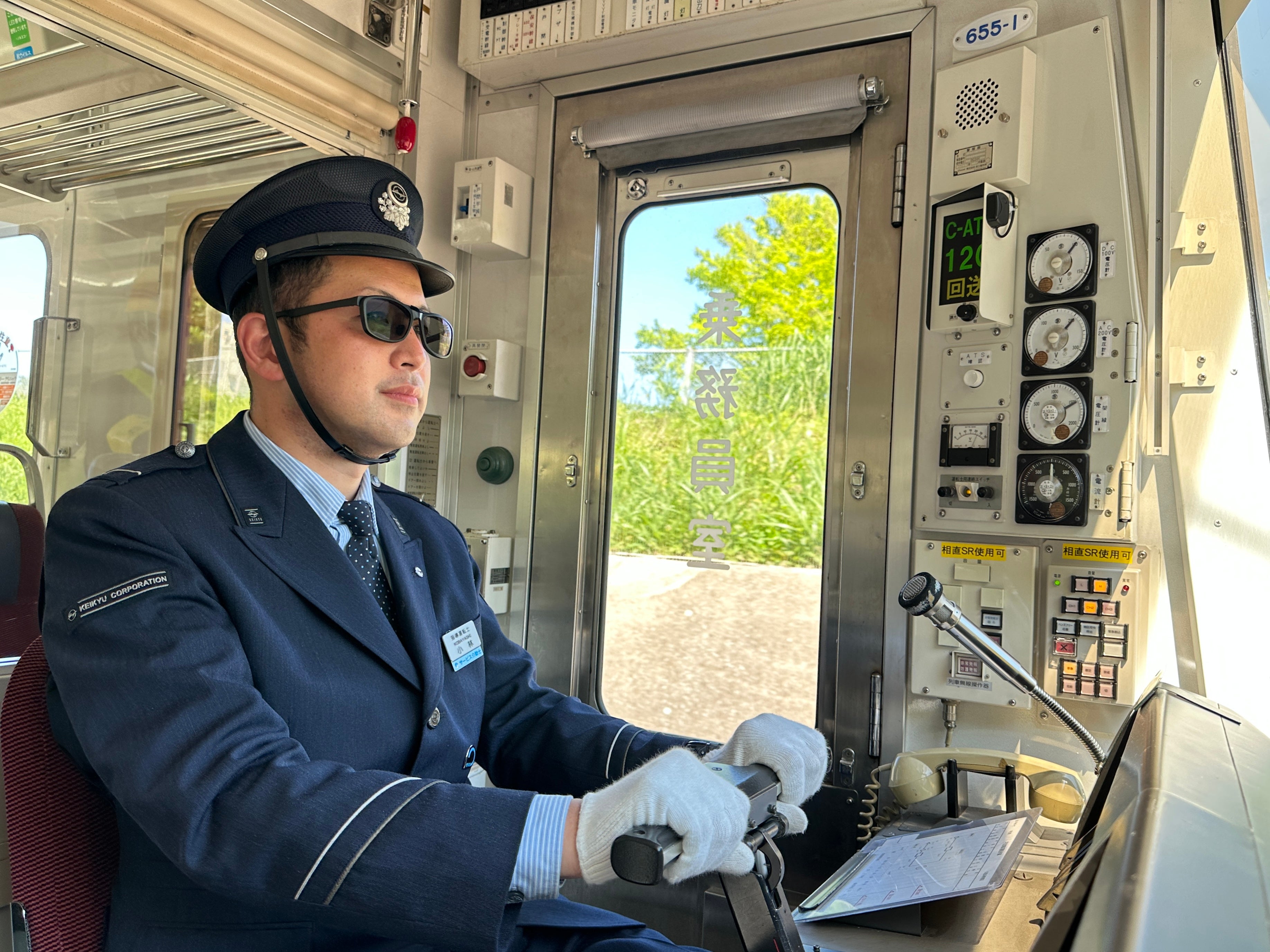 これからは当たり前に！？電車の運転士がサングラス着用 | トピックス