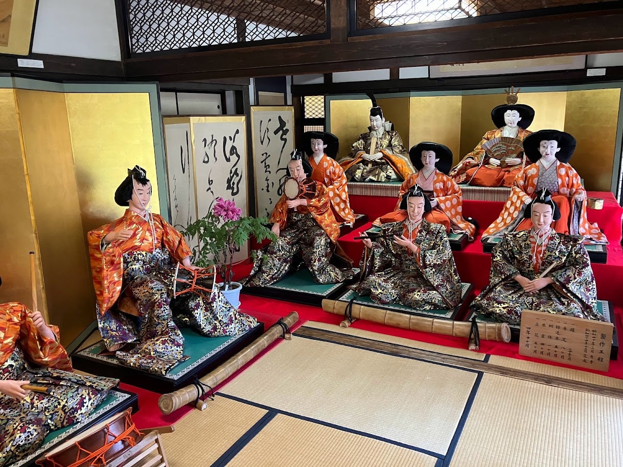 静岡県藤枝市【柏屋ひなまつり】の等身大雛人形を紹介！ | TBSラジオ