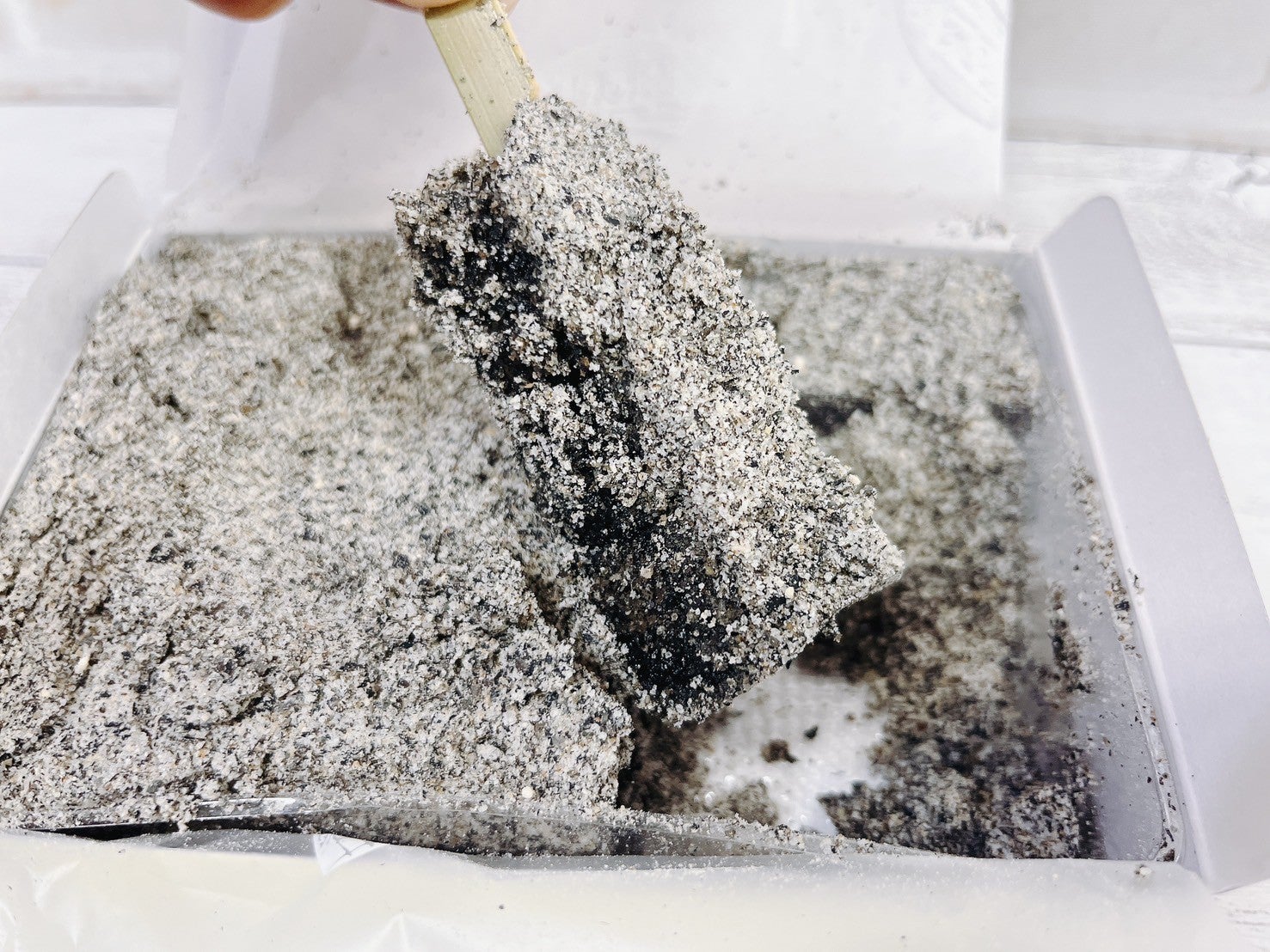 溢れるゴマで団子が見えない!?国民栄誉賞の音楽家が愛した黒ゴマ団子