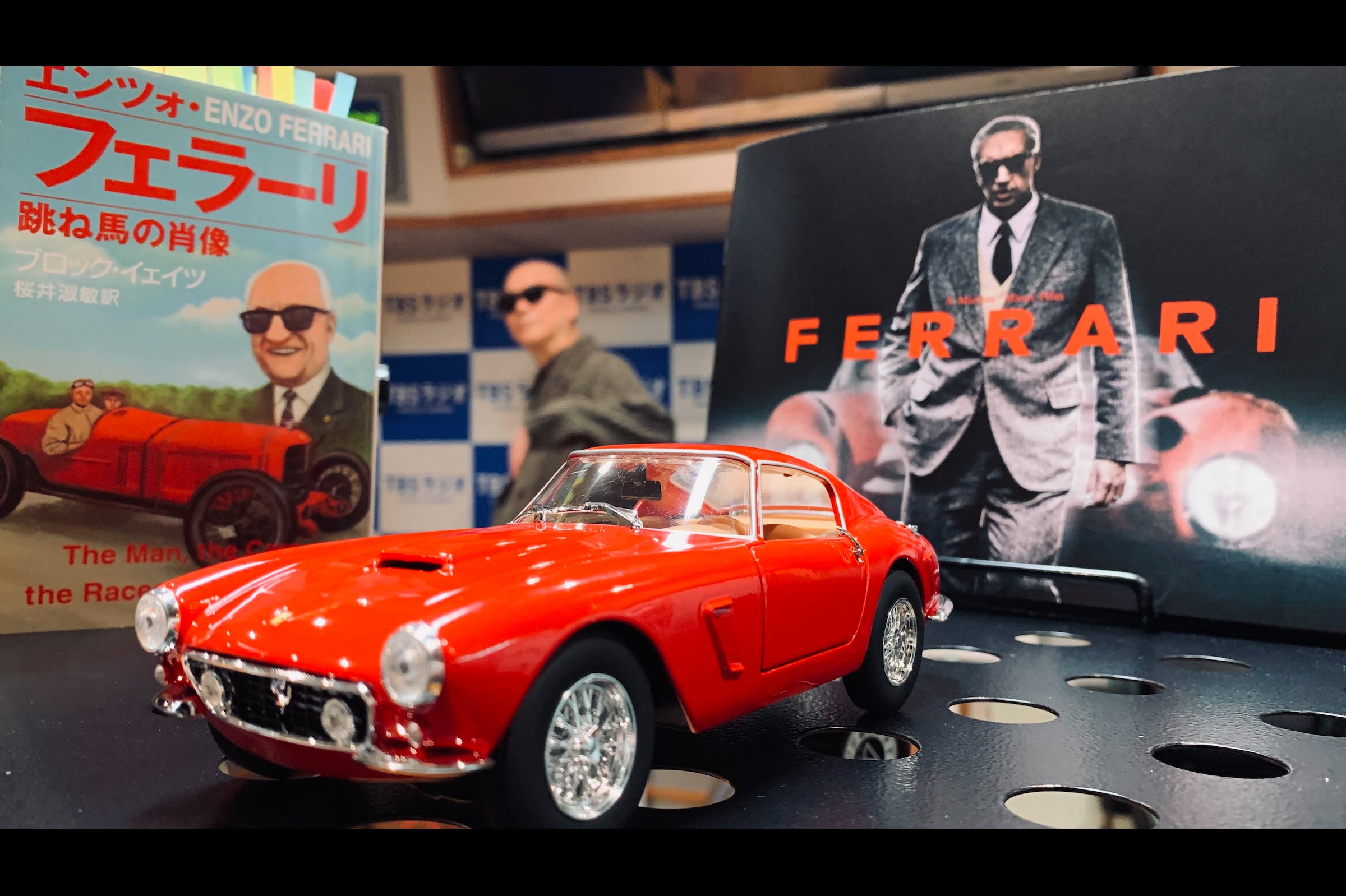 Amazon.co.jp: 全長約65cm フェラーリ エンツォ 公式ライセンス