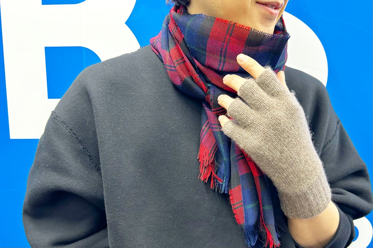 マフラー】フルラ (FURLA) カシミヤ100％ ブロックチェックシャイニーマフラー 30cm×180cm プレゼント ギフト クリスマス（マフラー・ストール）｜FURLA（フルラ）｜MOONBAT  ONLINE SHOP（ムーンバットオンラインショップ） FANTASTICS 24KARATS チェック柄 花柄 未使用　マフラータオル