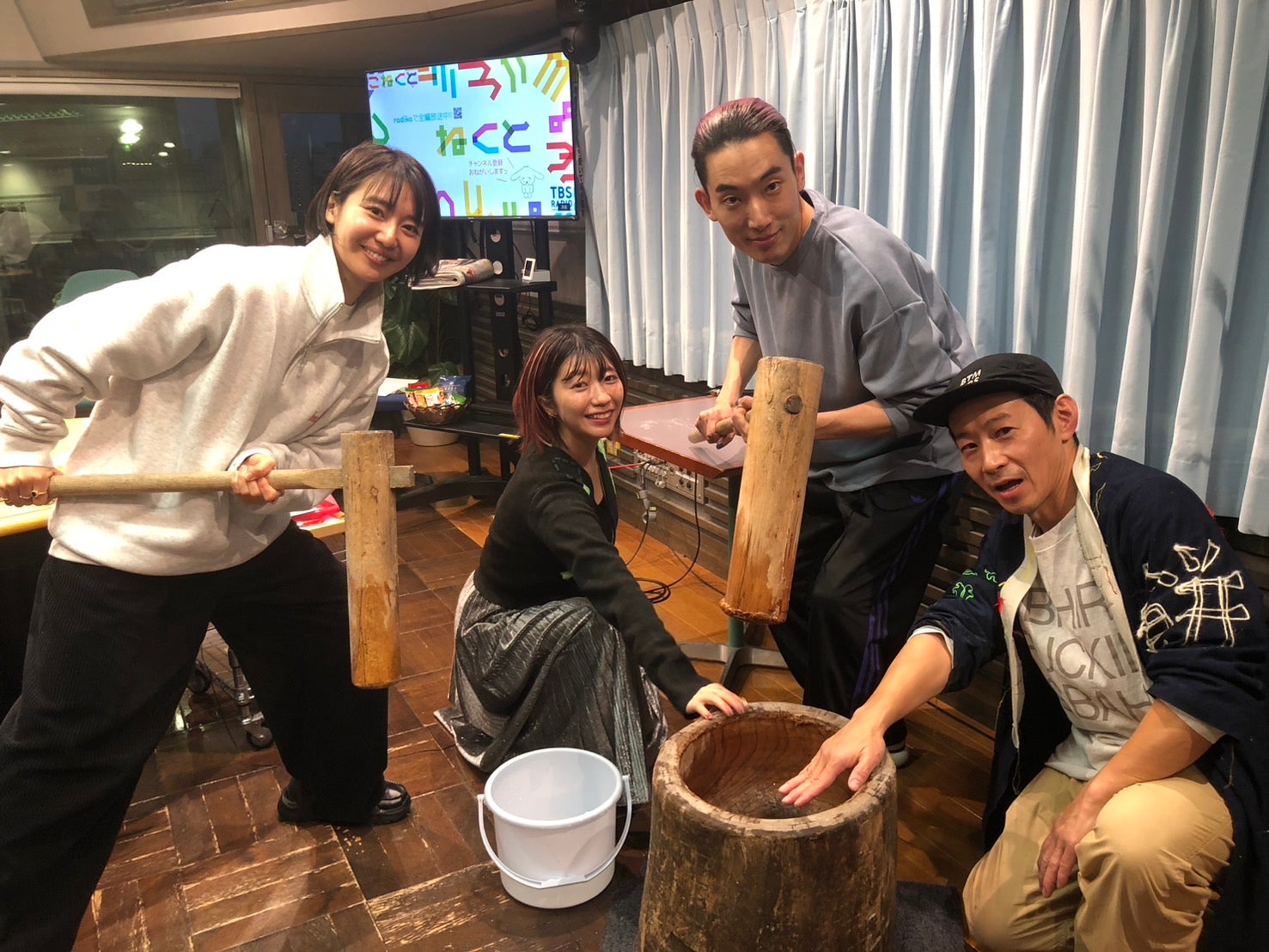 喝上げ、餅つき、弁当付 正月に餅つきをしたいと言ったら、出張でお餅つきをしている人から