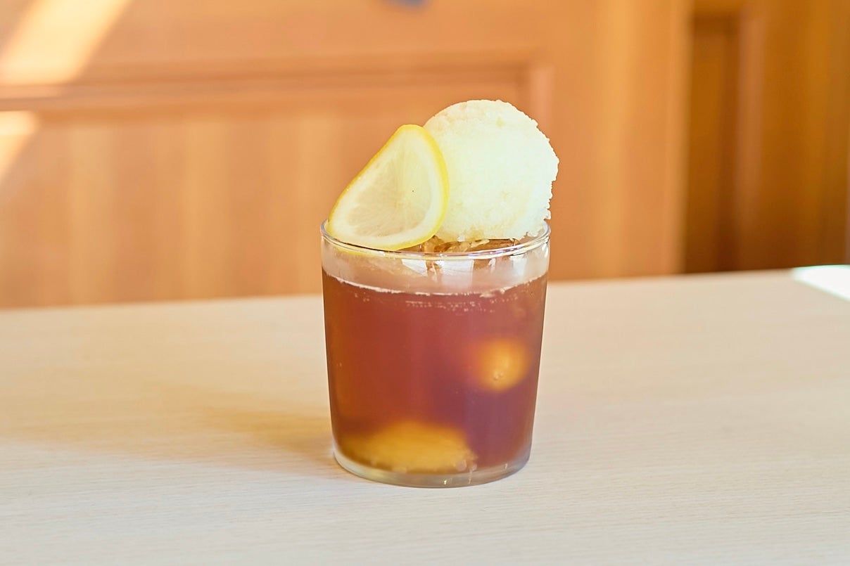 コーヒーの上にサクレレモンを浮かべたら、絶品コーヒーフロートが完成