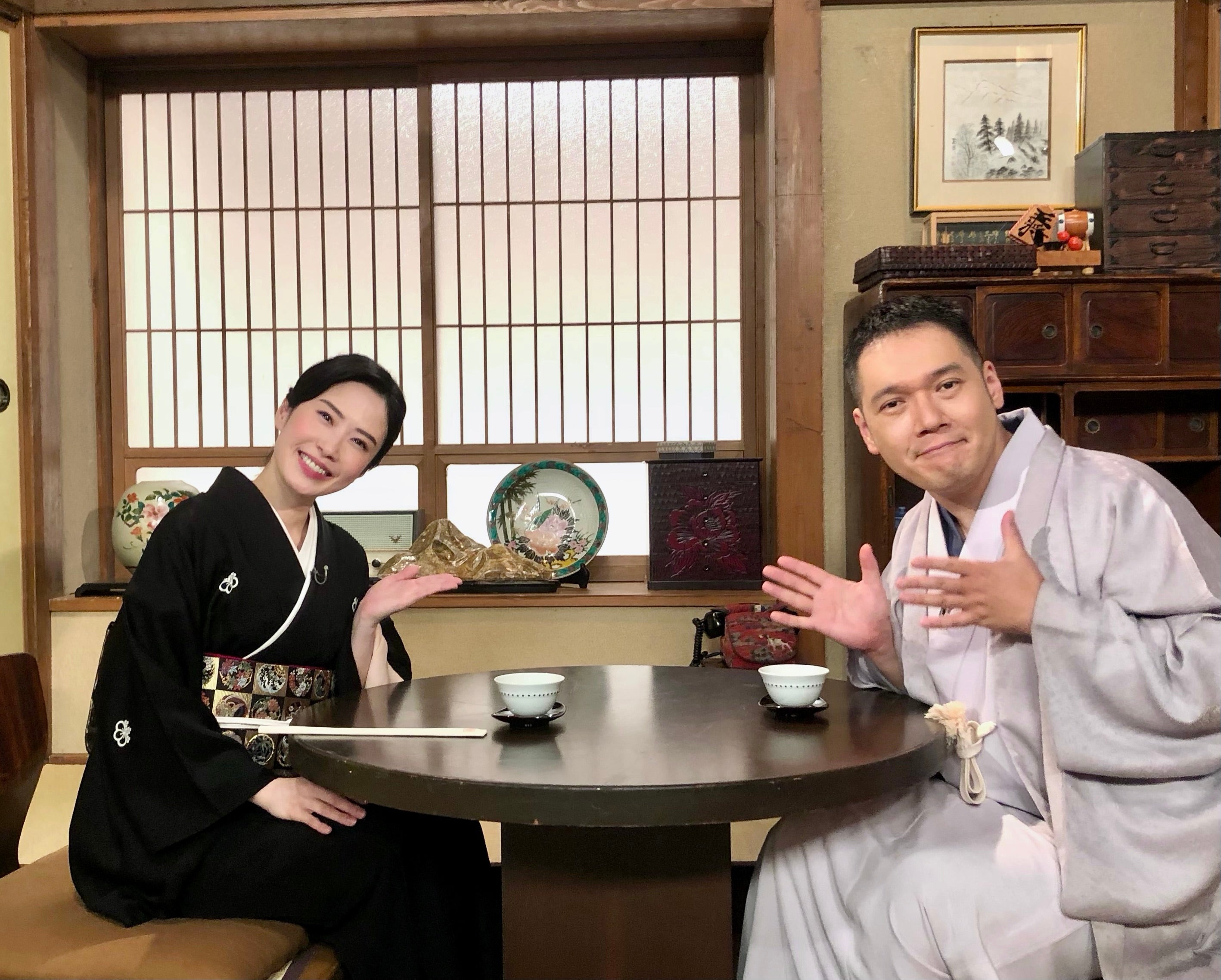 講談師の一龍斎貞鏡（いちりゅうさいていきょう）さんが命をかけて守り