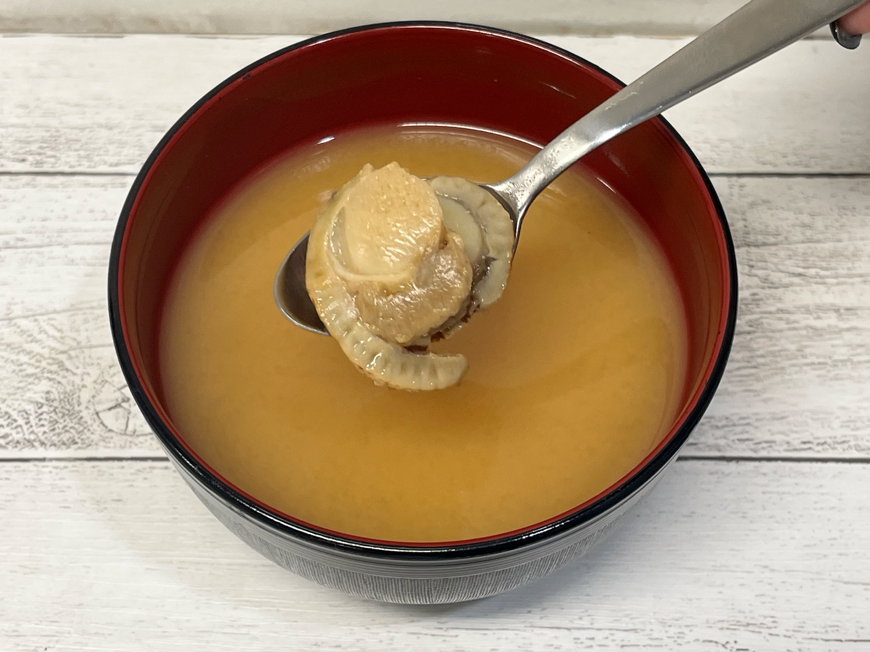 ホタテが贅沢に味わえる、しじみちゃん本舗の「ほたてみそ汁」【能町