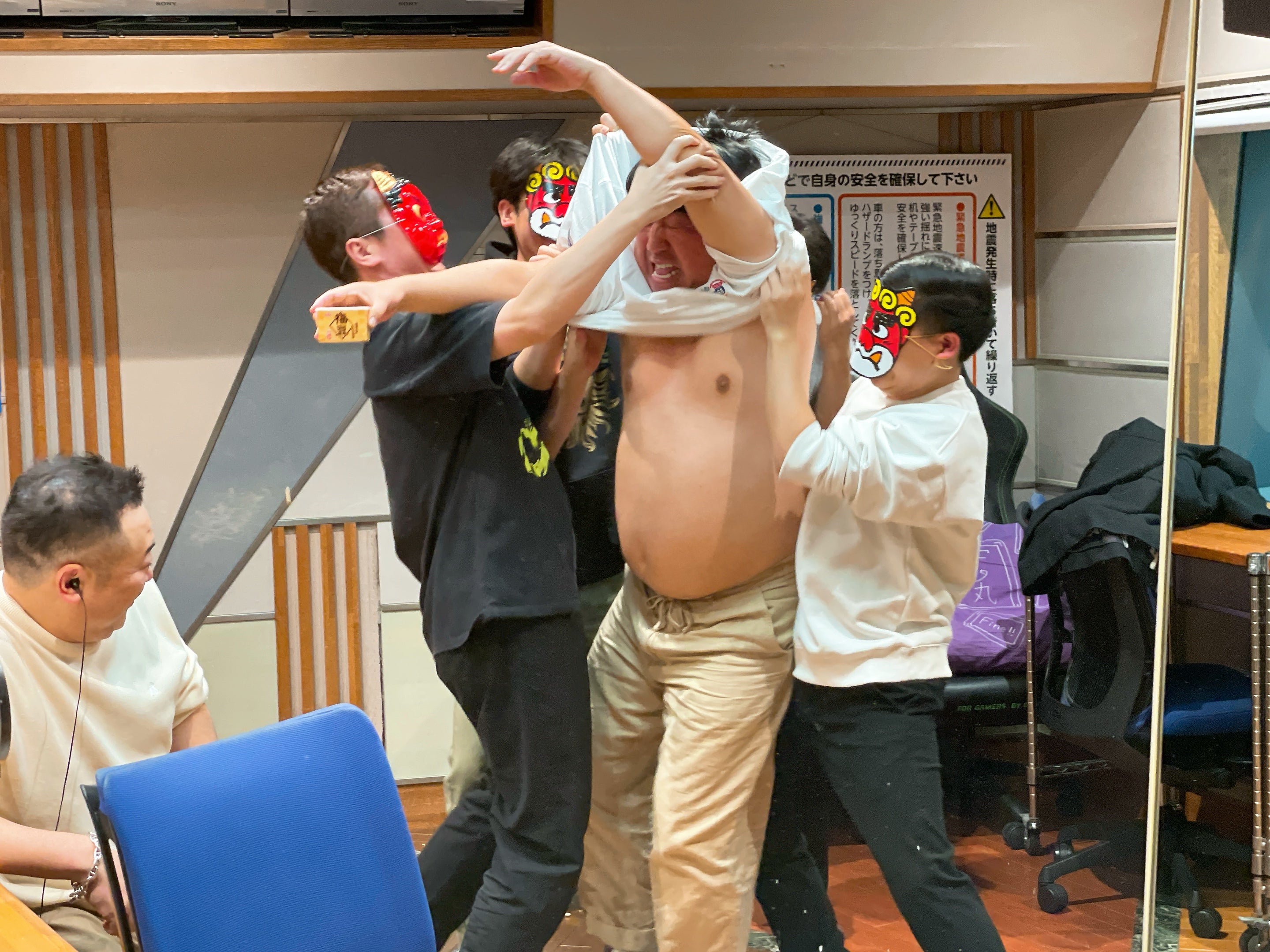 JUNK バナナマン「日村、カップ麺を試食&今年も節分の鬼がやってきたぞ