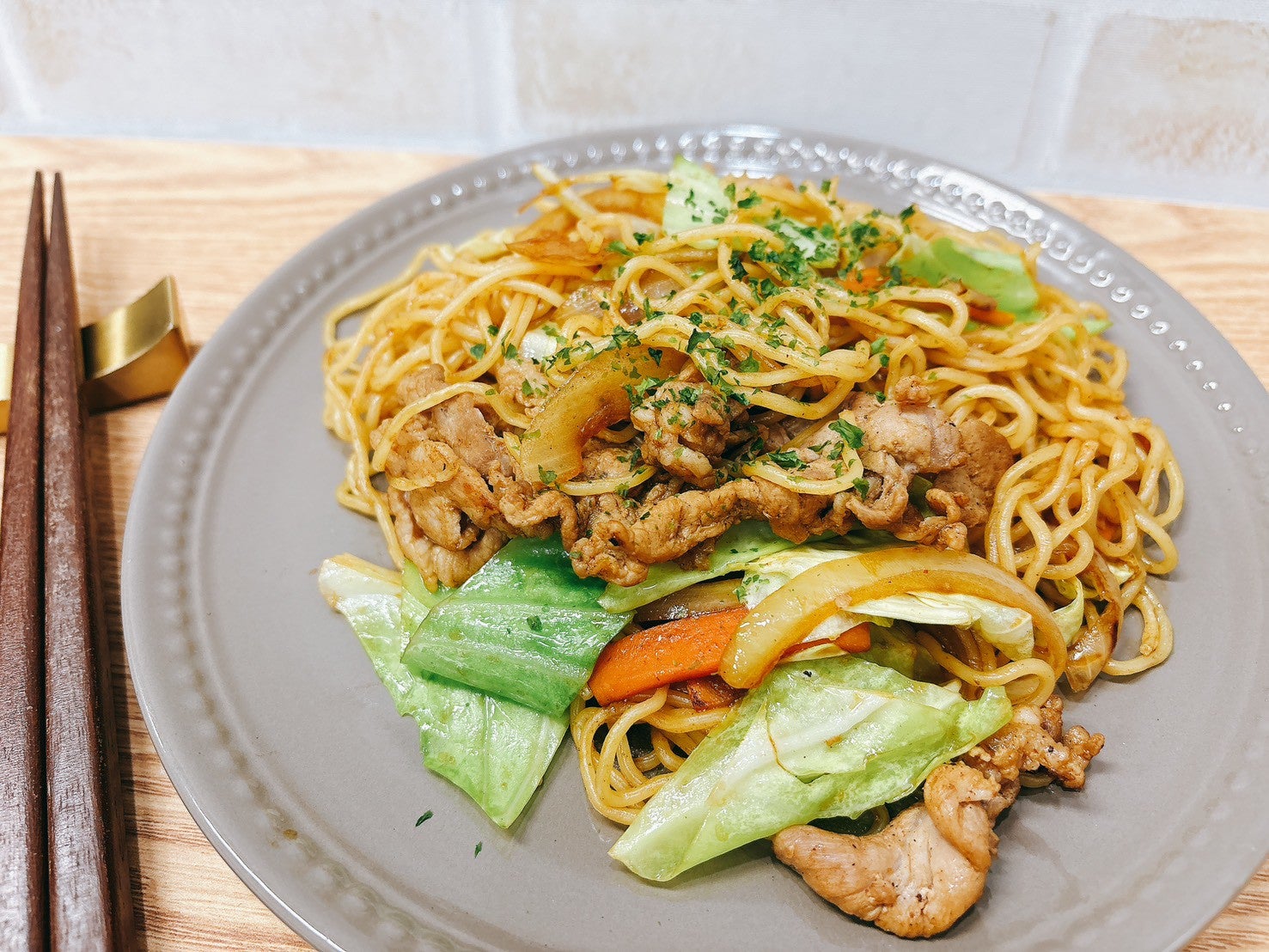 おうち焼きそばの新常識!!水も油も入れない「野菜たっぷりのもちもち