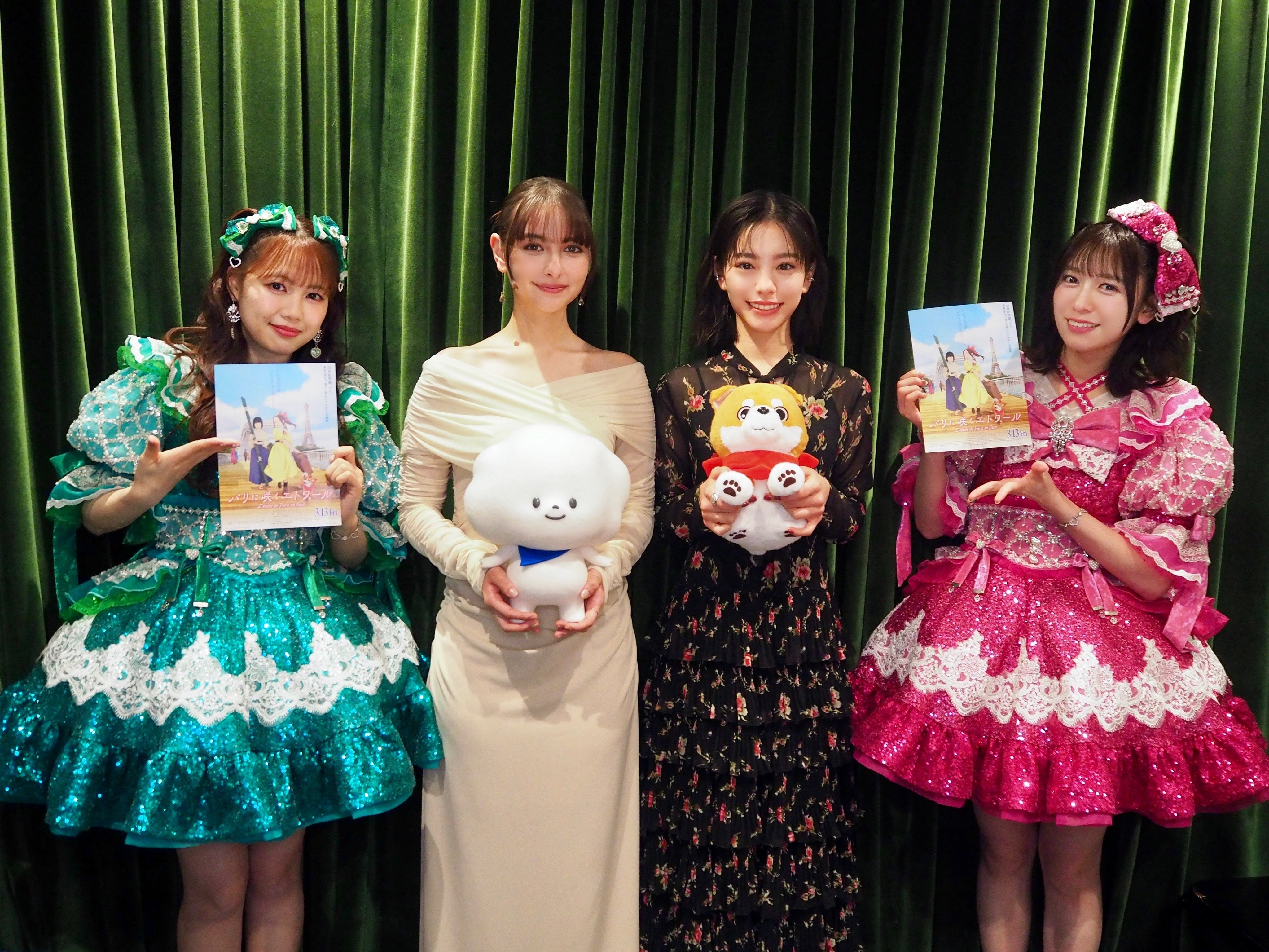 ぽ*可様 期間限定当選品 當真あみ 嵐莉菜 直筆サイン B1ポスター パリに咲く 一緒に出掛け過ぎ？ とっても仲良し當真あみさんと嵐莉菜さん（劇場