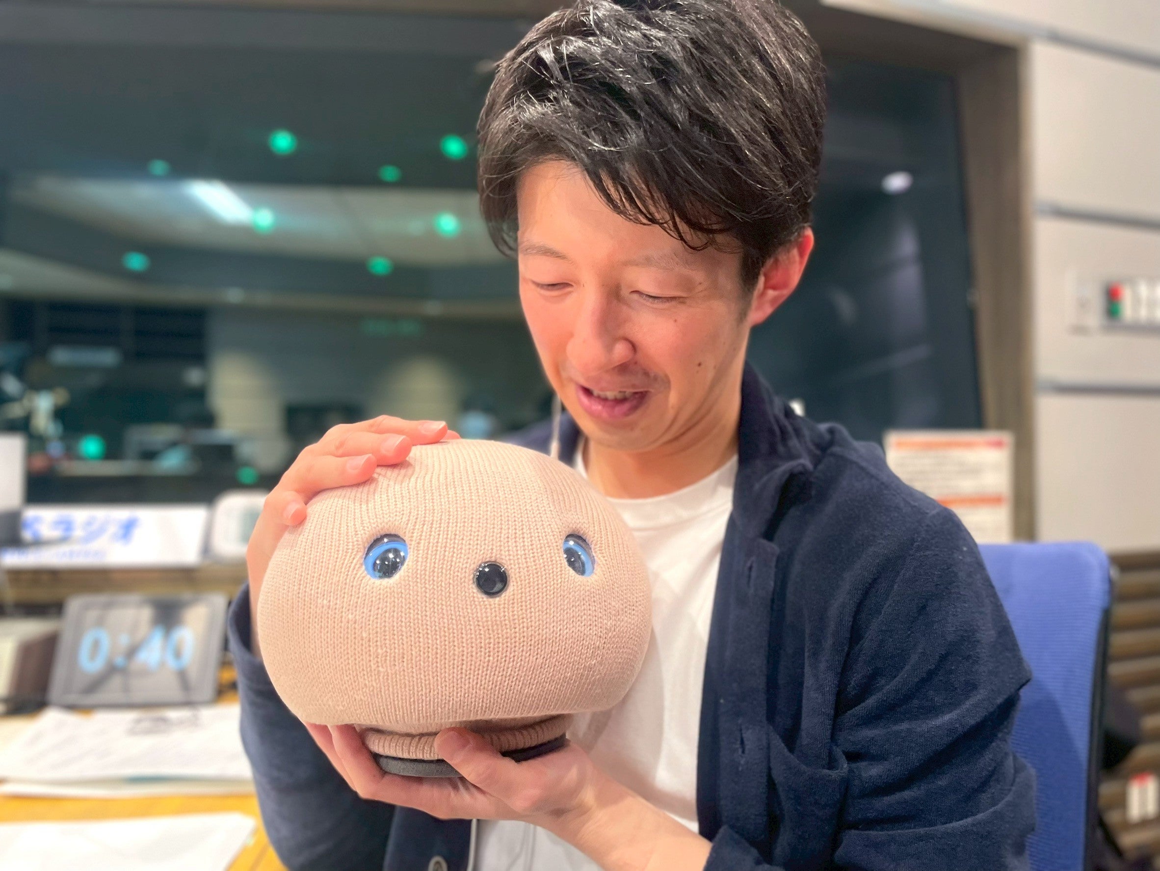 寝言を言ったり、 オナラをしたりするロボットが最高の癒しをくれる